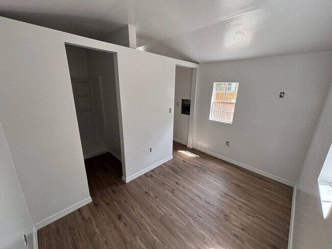 Building Photo - 1416 Robin St