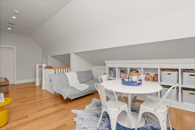 Building Photo - 4 Vani Ct