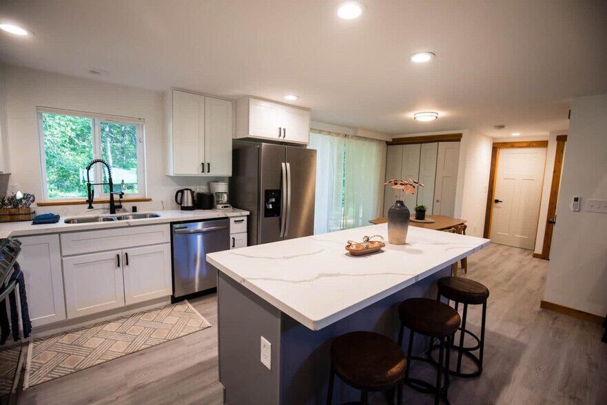 Building Photo - 231 Paradise Dr