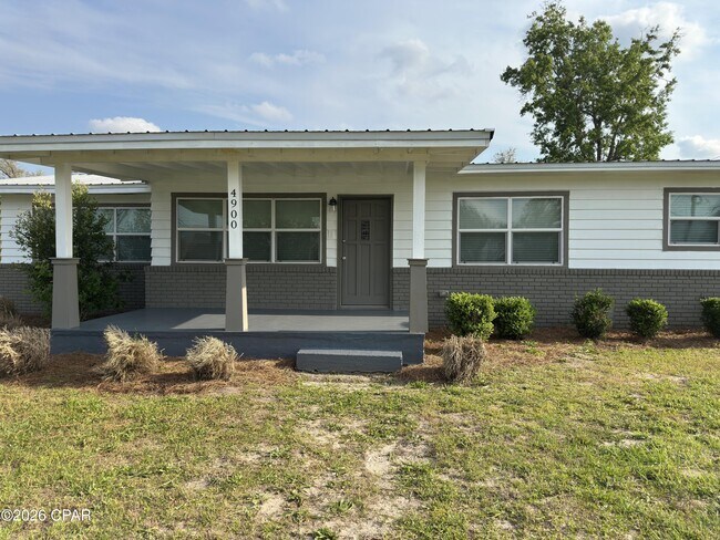 Building Photo - 4900 S Lakewood Dr