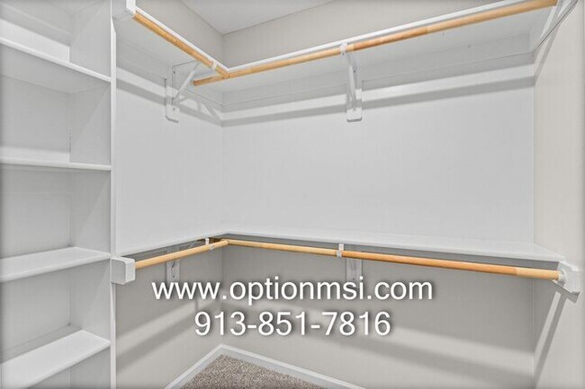 Building Photo - Fresh 3 Bedroom, 2 Bathroom Half Duplex