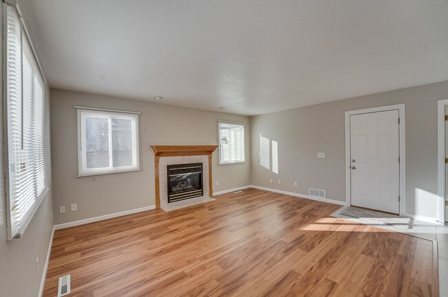 Building Photo - Beautiful 4 bed, 3.5 bath Home in Fort Col...