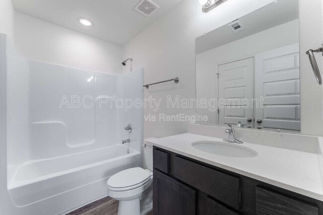 Building Photo - 955 S Benchmark Ln