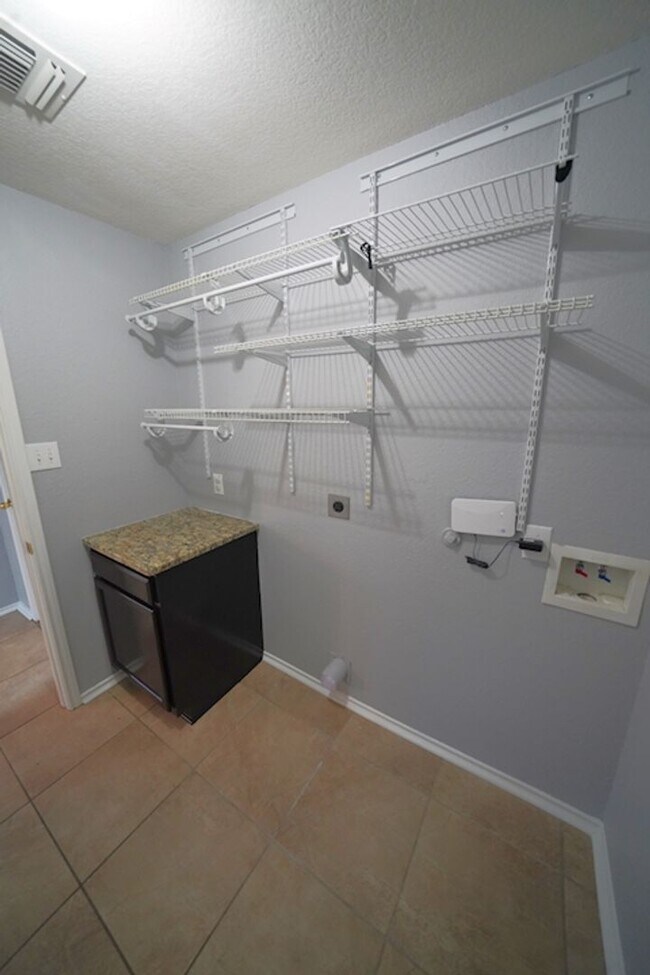 Building Photo - Lovely Cul-De-Sac Home in Schertz/Cibolo Now Available - Realtor Commission: $500