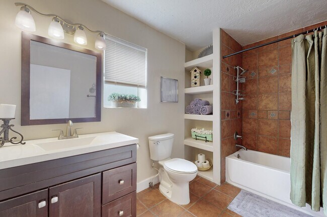 Building Photo - 1613 Morningside Dr NE