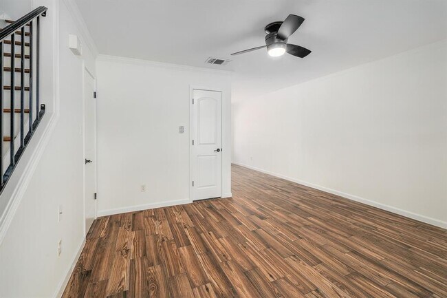 Building Photo - 204 Northwest Dr