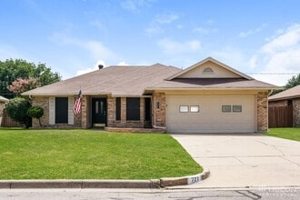 Building Photo - 721 Parkview Dr