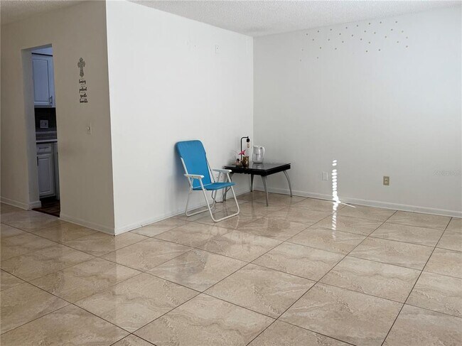 Building Photo - 9109 W Hillsborough Ave