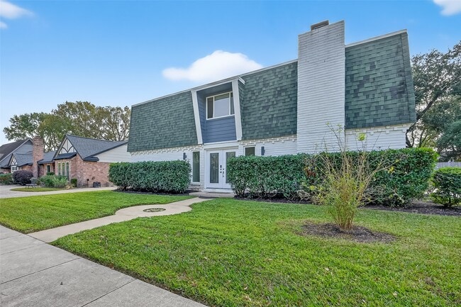 Building Photo - 16117 Singapore Ln