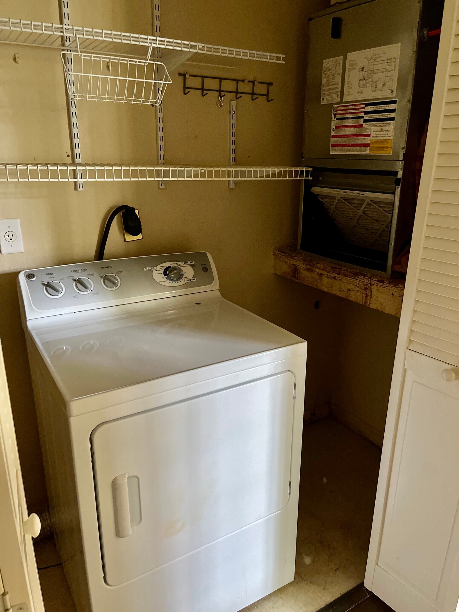 In unit laundry - 6420 Raleigh St
