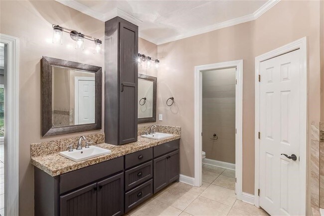 Building Photo - 307 Long Cove Dr
