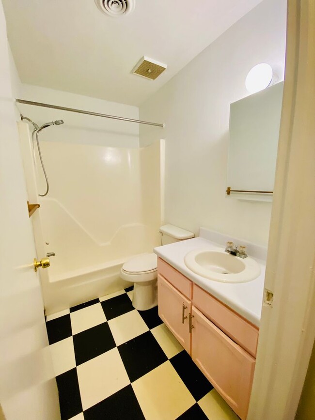 Building Photo - 2623 Floyd Ave