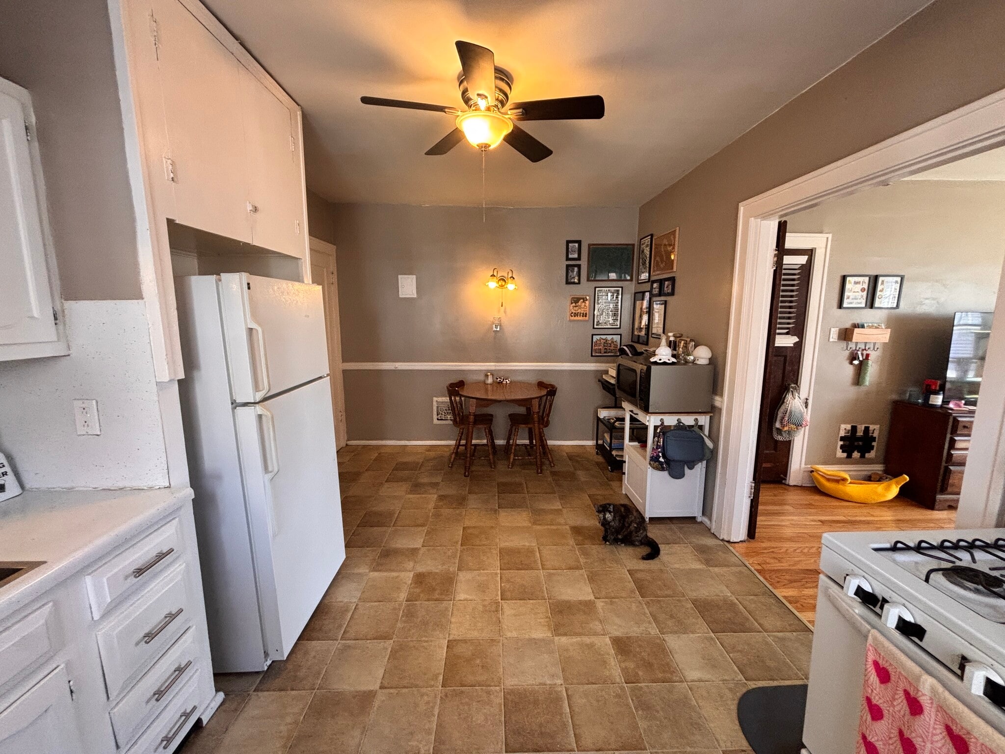 Kitchen Nook - 4945 Mardel Ave
