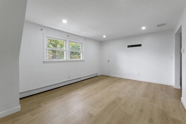 Building Photo - 130 Mt Vernon St