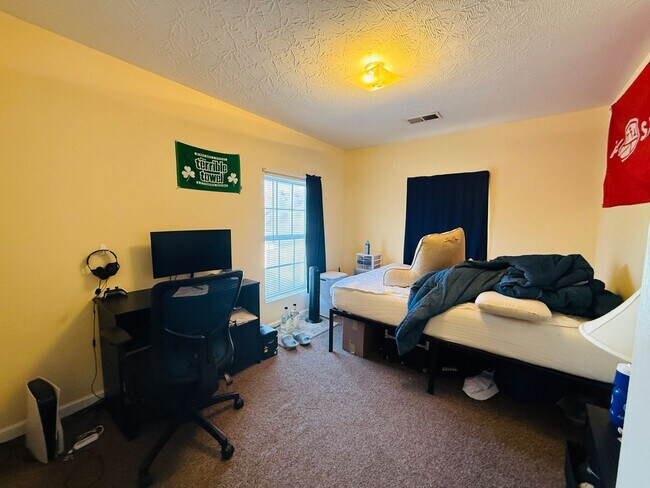 Building Photo - 424 Woodland Ave