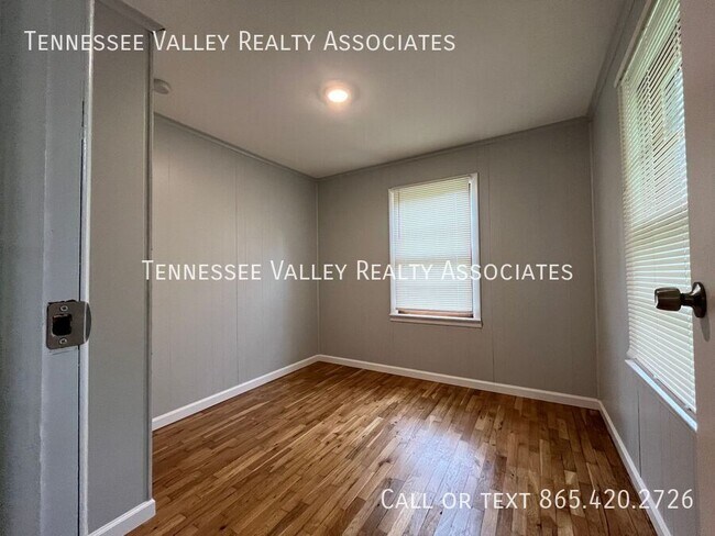 Building Photo - 3009 Cox Ln