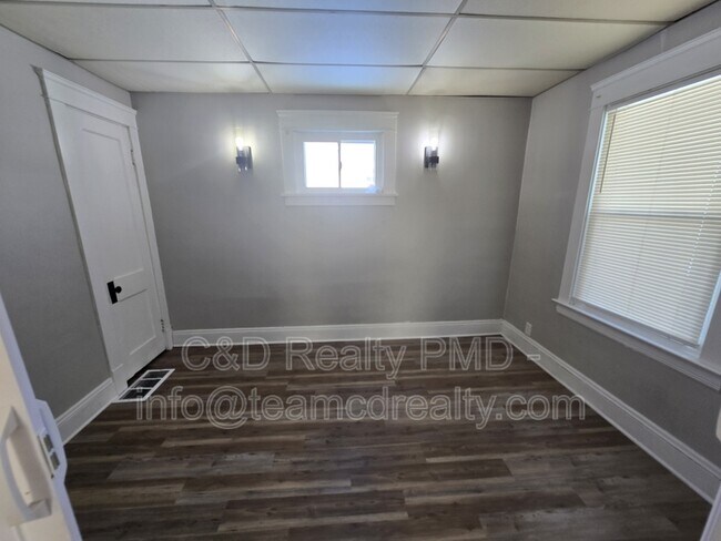 Building Photo - 2800 E 124th St