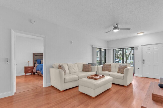 Building Photo - 2803 Sarento Pl