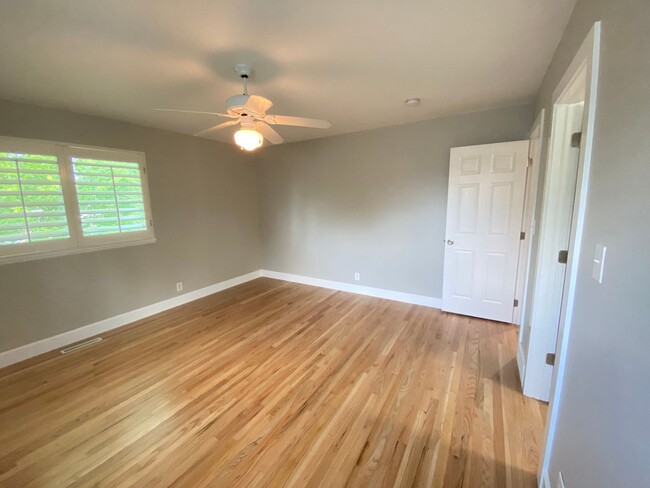 Building Photo - Updated 4 Bed 3.5 Bath Craftsman Style Hom...