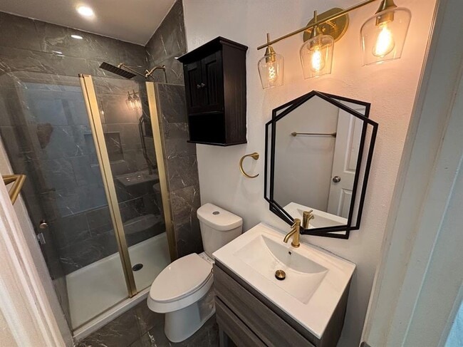 Building Photo - 1002 Spanish Oak Trail