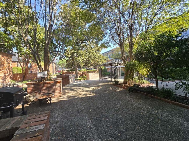 Building Photo - 8401 N New Braunfels Ave