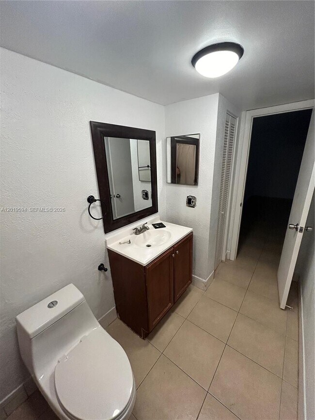 Building Photo - 9375 Fontainebleau Blvd