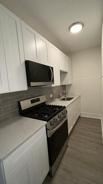 Building Photo - 1454 W Fargo Ave