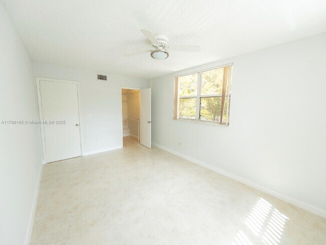 Building Photo - 8373 Lake Dr