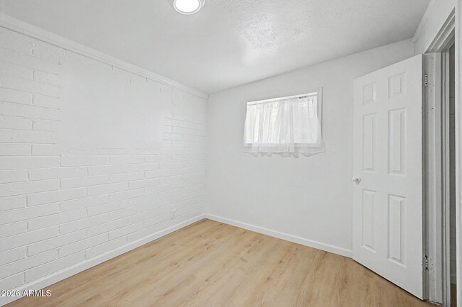 Building Photo - 2038 E Lemon St