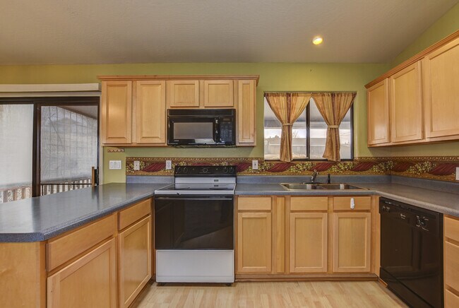 Building Photo - 3 Bedroom 3 Bath home in Diamond Valley!