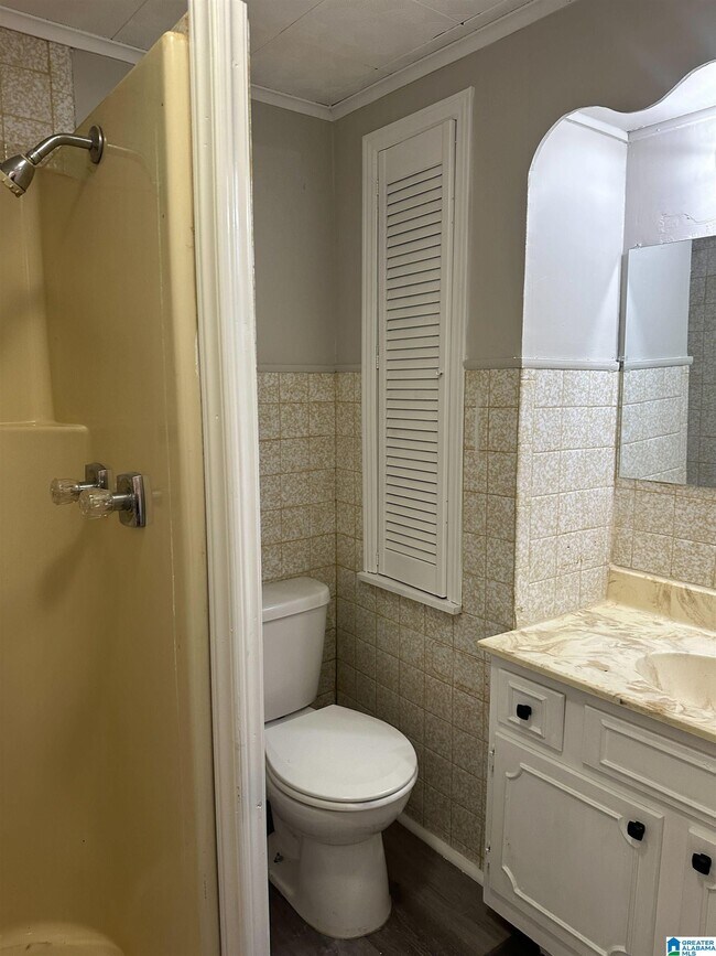 Building Photo - 1220 Skyline Dr