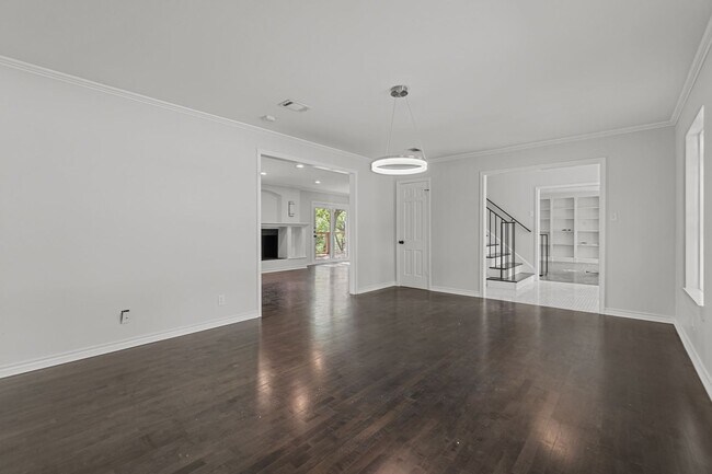 Building Photo - Tarrytown STUNNER!!!