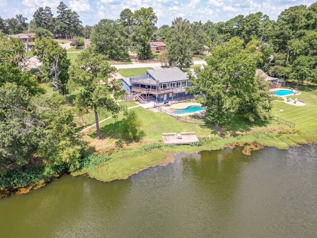 Building Photo - 830 Forest Lake W
