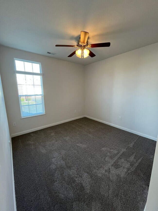 Building Photo - 2 Bedroom, 2 Bathroom Condo in The Woods a...