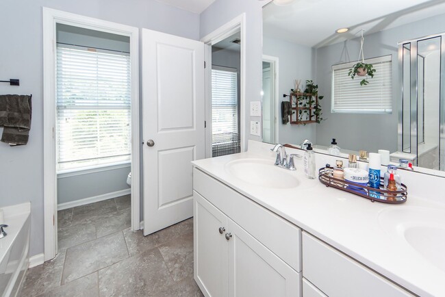 Building Photo - 3 Bedroom 2.5 Bath Single Family Home in W...