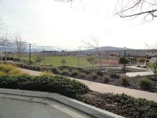 Building Photo - Great Home in East Garrison