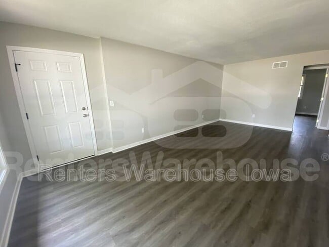 Building Photo - 507 9th St SE