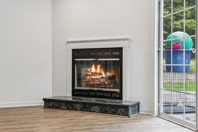 Building Photo - 3063 Sweet Home Rd