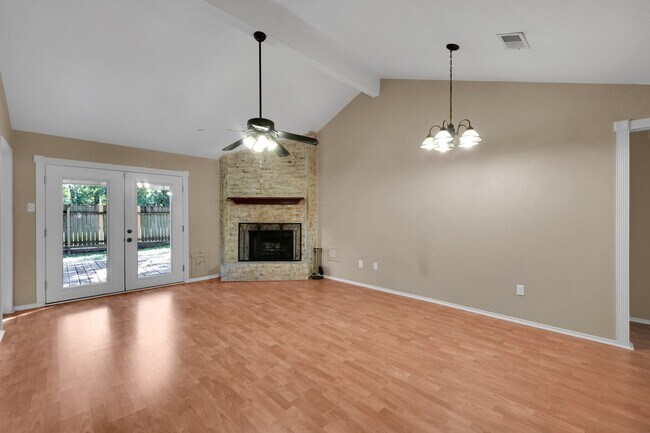 Building Photo - 83 Summer Crest Cir