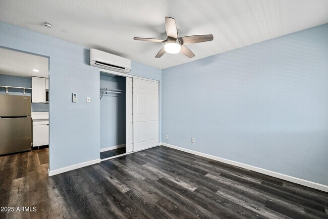 Building Photo - 3025 N 32nd St