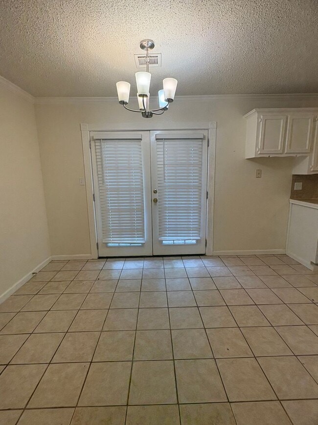 Building Photo - 808 Catherine Dr