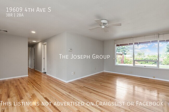 Building Photo - Beautifully updated 3 bed/1.75 bath in Des...