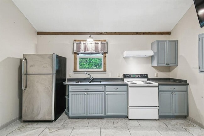 Building Photo - 16453 Pawnee Dr