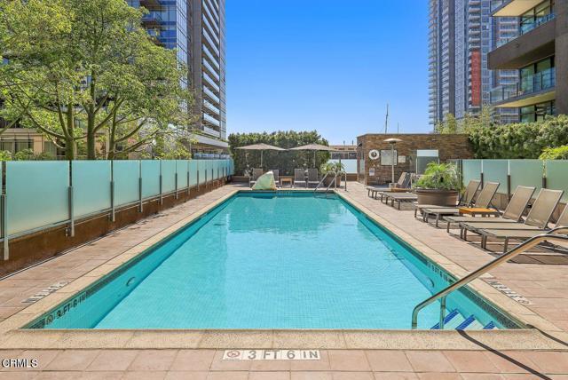 Building Photo - 1100 S Hope St