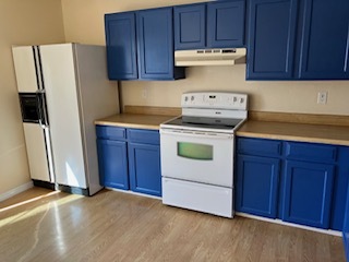 Clean and bright kitchen - 8945 Field St