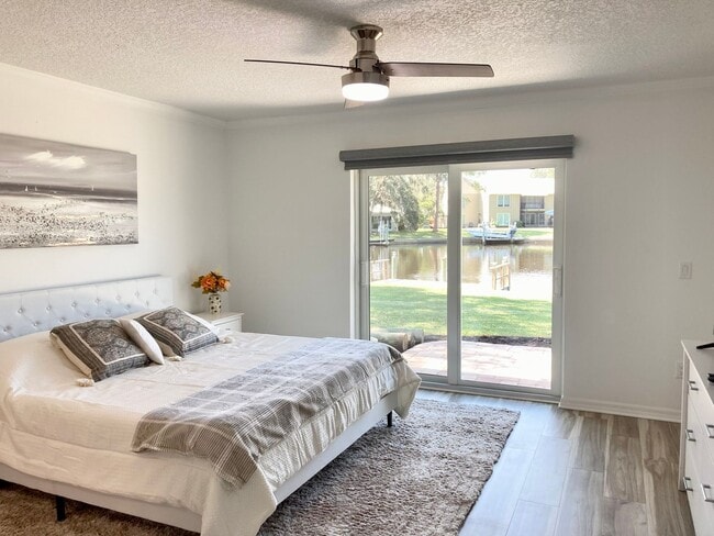 Building Photo - Completely remodeled waterfront condo!