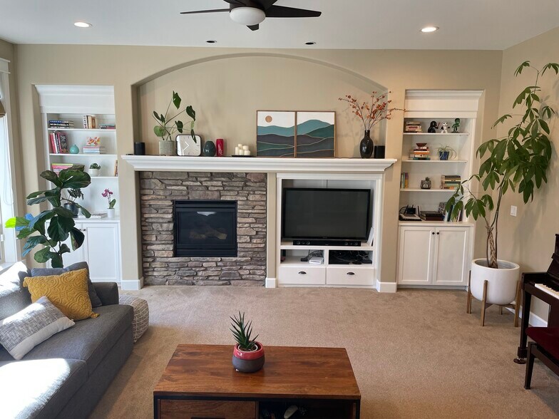 Building Photo - 12884 SW Sevilla Ave