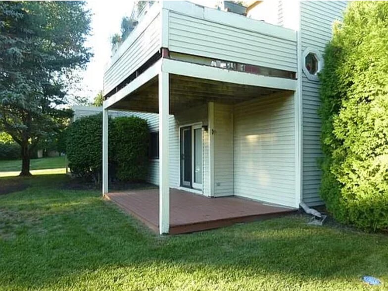 Building Photo - 120 Victory Way