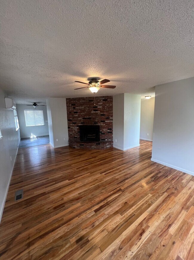 Building Photo - Durham 3 bedroom 2 bath Home, MOVE IN SPEC...