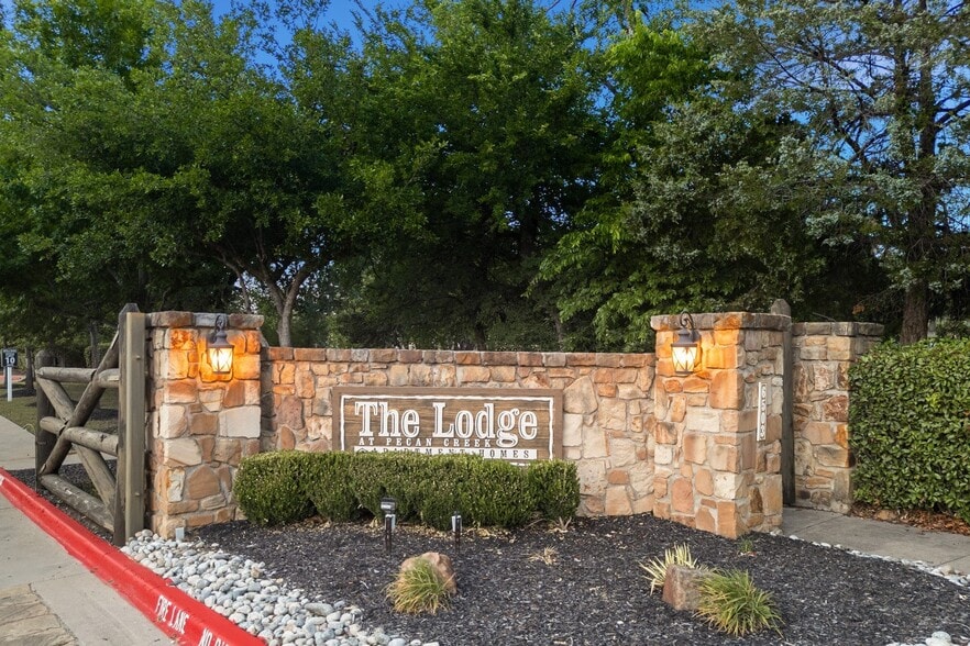 Building Photo - The Lodge at Pecan Creek